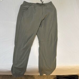 Lulu men’s city sweat joggers. Green. Size large.